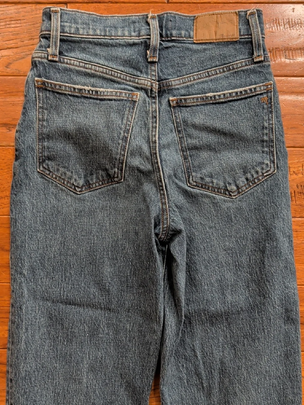 Madewell Balloon Barrel Jeans in Dark Blue Denim - Picture 5 of 9